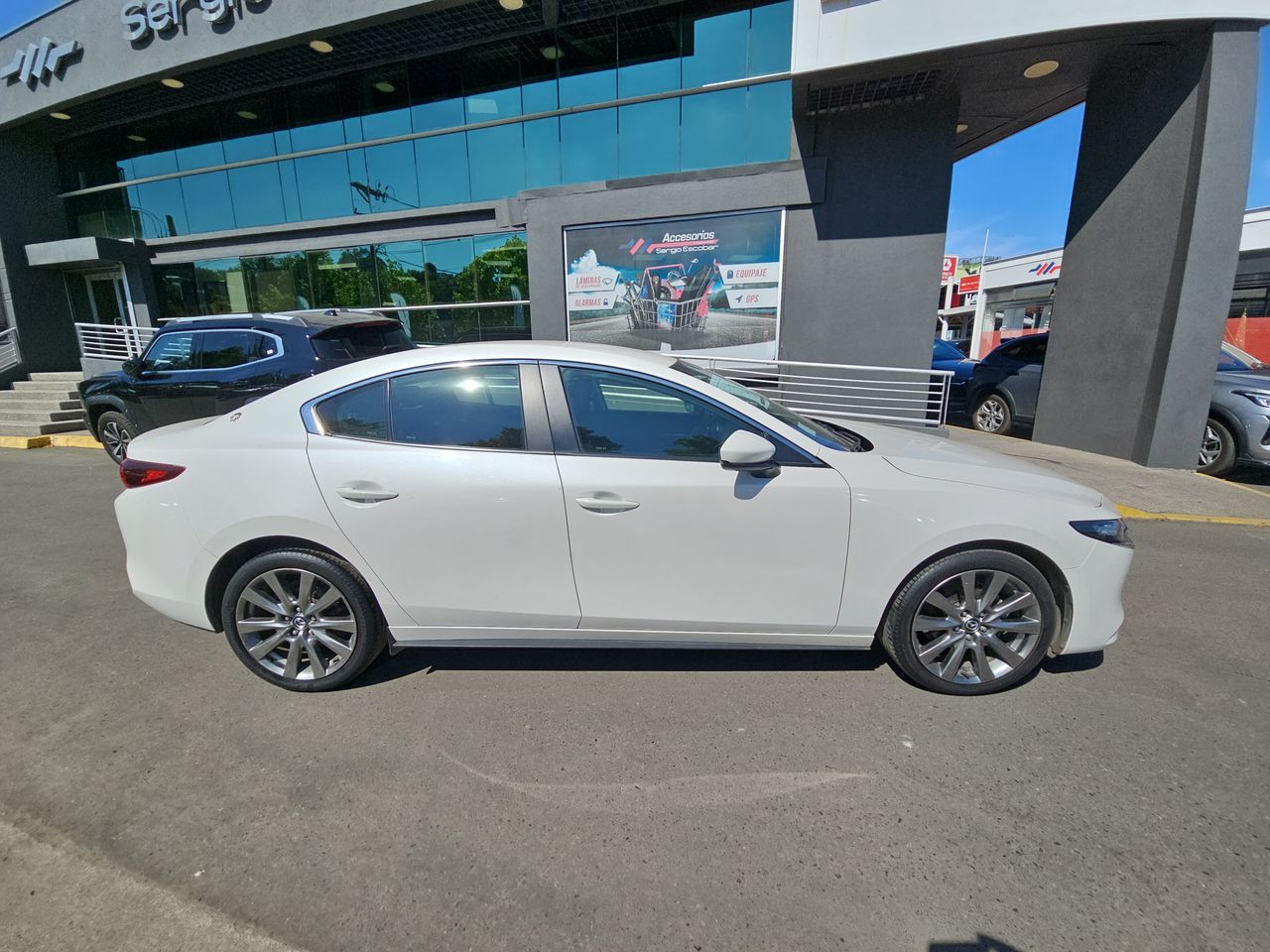 Mazda 3 3 Sedan 2.0 2023 Usado Usado en Webautos.cl Mazda 3 3 Sedan 2.0 2023 Usado Usado en Webautos.cl