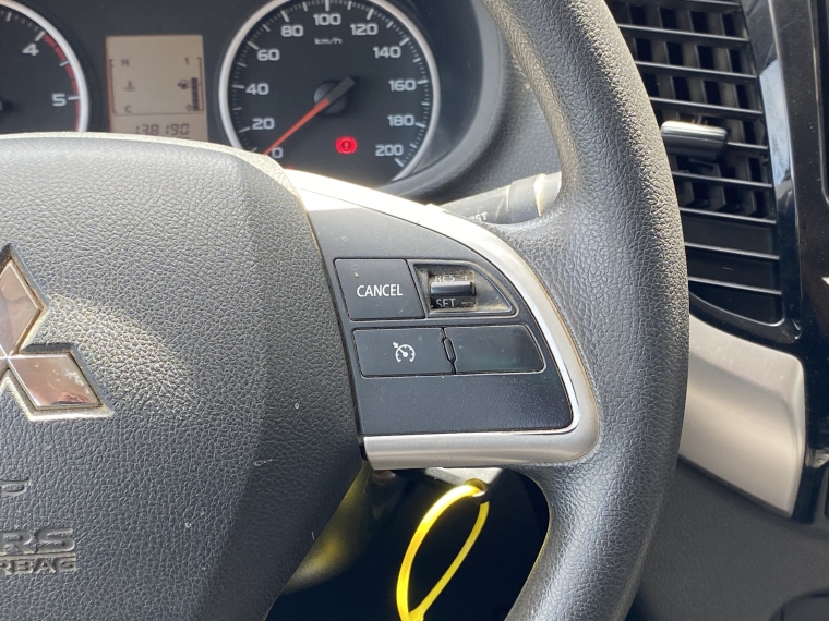 Mitsubishi L200 L200 D/c 2.4 Katana Cr 4x2 Llantas/cromado 2017 Usado en Rosselot Usados