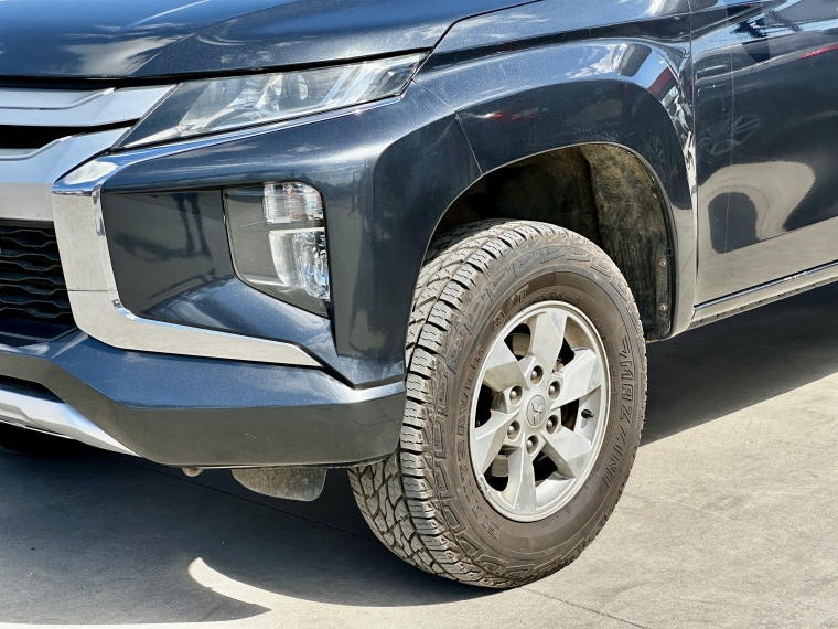 Mitsubishi L200 L200 D/c 2.4 Katana Cr 4x2 Mt Special Pack 2021 Usado en Rosselot Usados