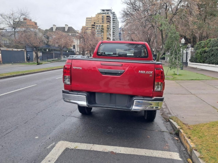 TOYOTA HILUX DX 4X2 2.4 miniatura 9