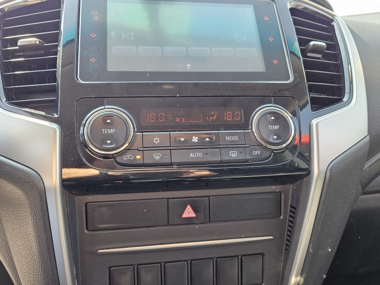 Mitsubishi L200 L200 D/c Dakar Crs Mt 2.4 4x4 Mn 2021 Usado en Rosselot Usados