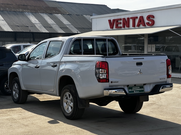 Mitsubishi L200 L200 D/c 2.4 Work Cr 4x2 Wf Doble Airbag Cc Mn 2023 Usado en Rosselot Usados