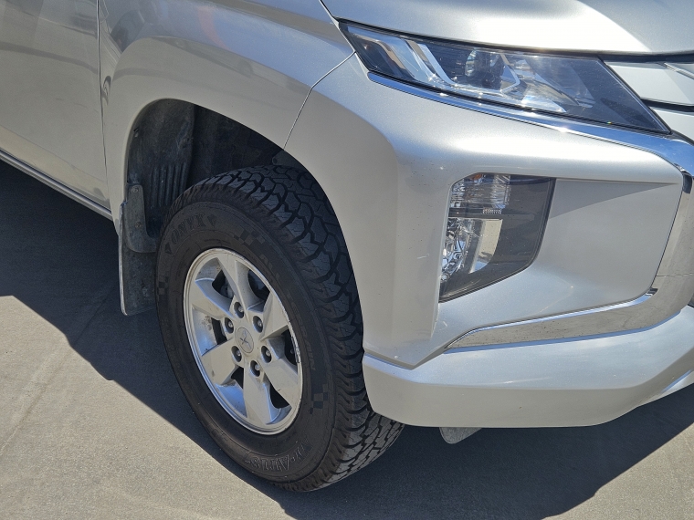 Mitsubishi L200 L200 D/c 2.4 Katana Crt 4x4 Special Pack 2023 Usado en Rosselot Usados