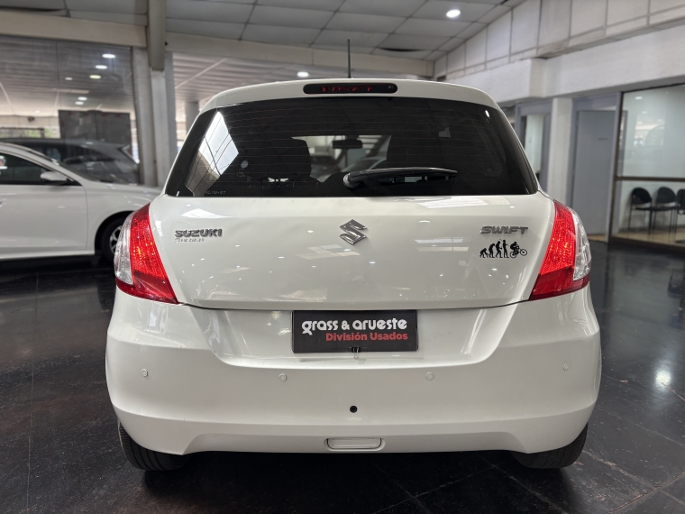 Suzuki Swift Gl 1.2l 5mt Ac 2018  Usado en Grass & Arueste