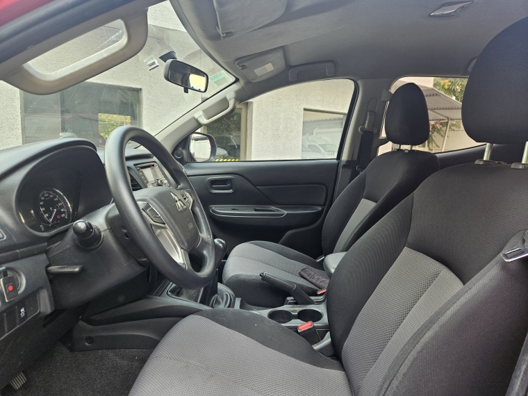 Mitsubishi L200 L200 D/c 2.4 Katana Cr 4x2 Mt Special Pack 2021 Usado en Rosselot Usados