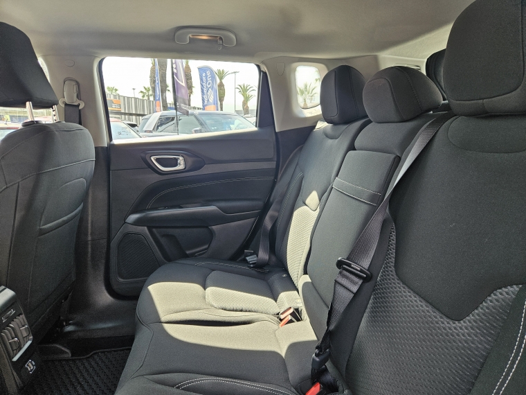 Jeep Compass — foto 8 de 20
