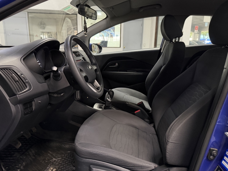Kia Rio 5 Ub Ex 1.4l 6mt Ac 2013  Usado en Grass & Arueste