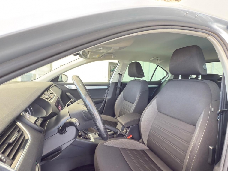 Skoda Octavia Ambition 1.4t Mt 6 Vel. 2021 Usado en Automotriz Olea Flaño