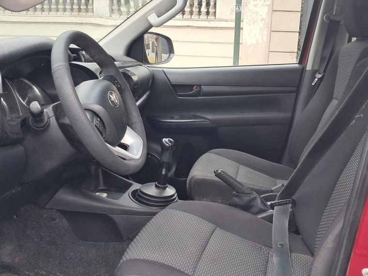 TOYOTA HILUX DX 4X4 2.4 - imagen 9