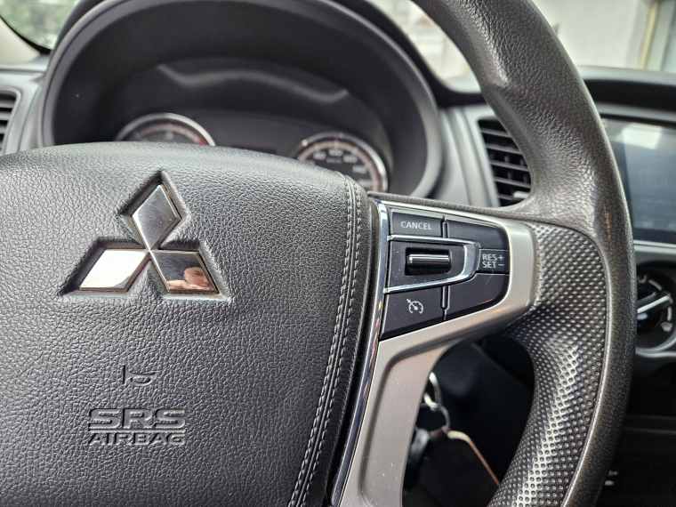 Mitsubishi L200 L200 D/c 2.4 Katana Cr 4x2 2022 Usado en Rosselot Usados