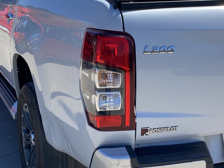 Mitsubishi L200 New L200 Dakar Crs 4x4 2.4 Aut 2021 Usado en Rosselot Usados
