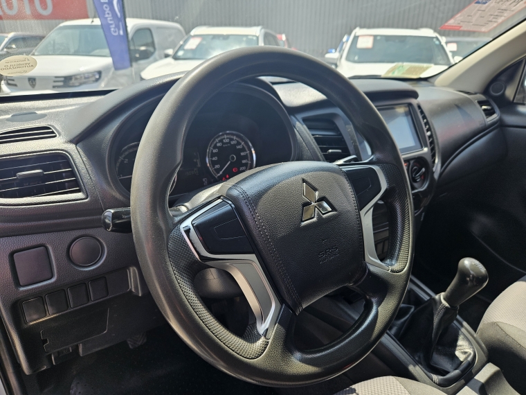 Mitsubishi L200 L200 D/c 2.4 Work Cr 4x2 Wf Doble Airbag Mn 2022 Usado en Rosselot Usados