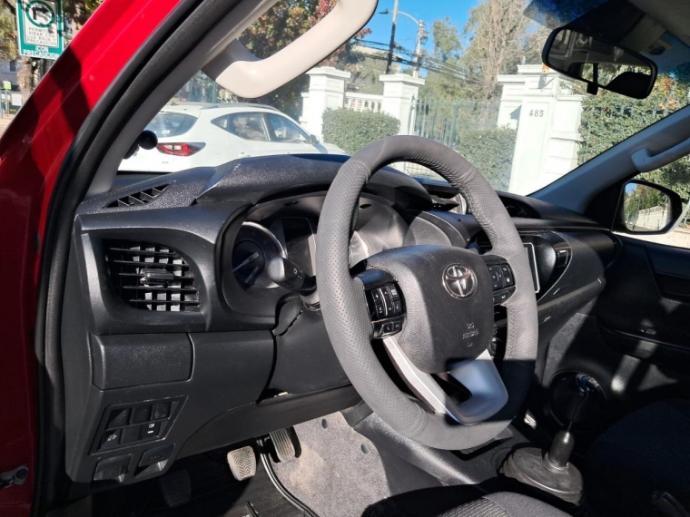TOYOTA HILUX DX 4X4 2.4 - imagen 17