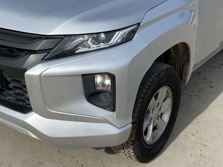 Mitsubishi L200 L200 D/c 2.4 Work Cr 4x2 2020 Usado en Rosselot Usados