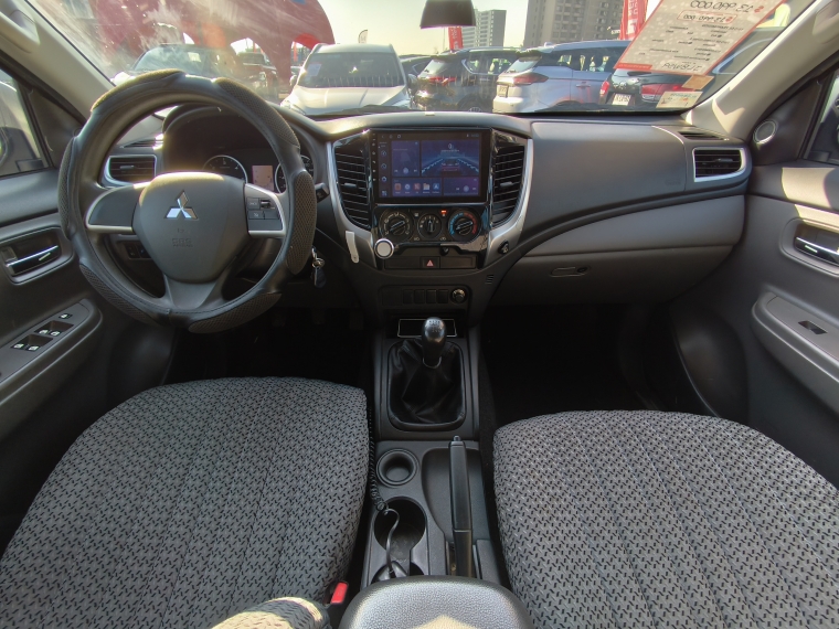 Mitsubishi L200 L200 D/c 2.4 Katana Cr 4x2 Llantas/cromado 2017 Usado en Rosselot Usados