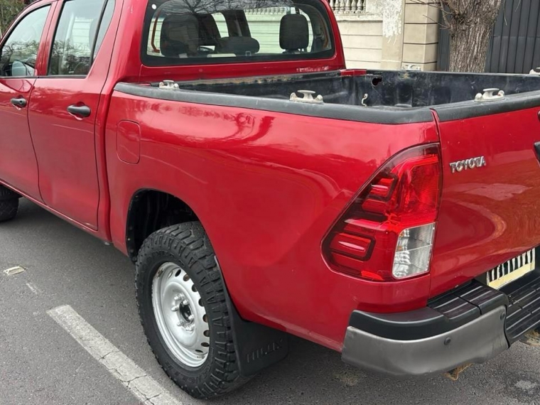 Toyota Hilux — foto 5 de 13