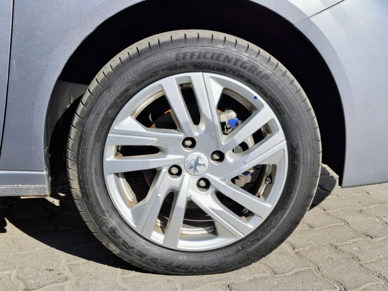 Peugeot 208 Puretech Style  Mt 2023 Usado  Usado en Kovacs Usados