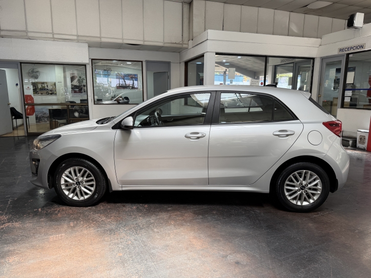 Kia Rio 5 Ex 1.4l 6mt Ac Abs 2023  Usado en Grass & Arueste