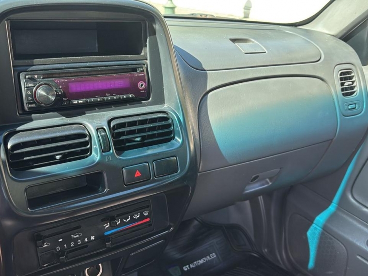 Nissan Terrano 2.5 Cabina Simple 2011  Usado en GT Autos