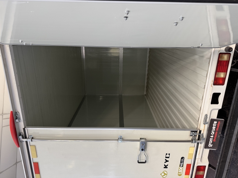 Kyc T3 Cargo Box 1.5l 5mt Ac 2024  Usado en Grass & Arueste