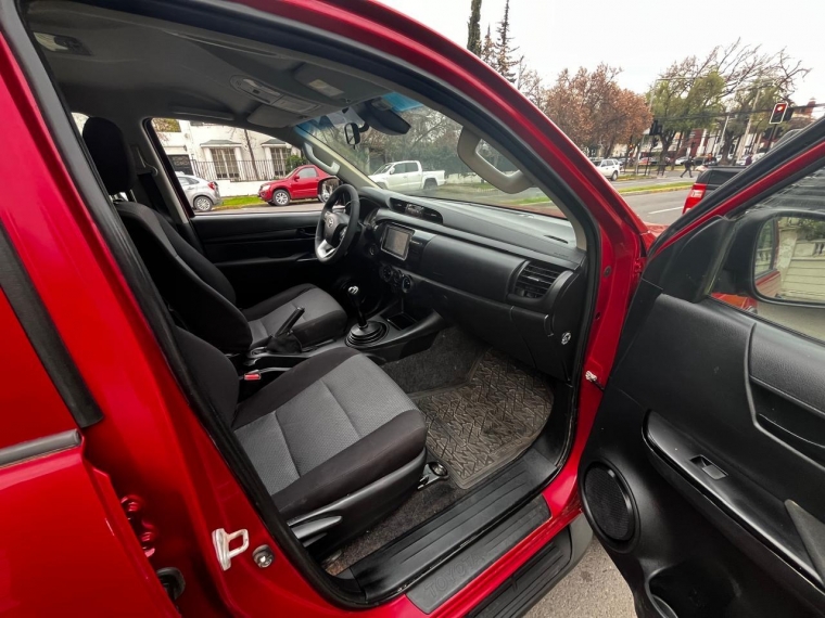 Toyota Hilux — foto 10 de 14