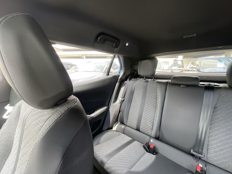 Peugeot 2008 1.5 Allure Pack Bluehdi Diesel 130hp Eat8 5p 2024 Usado  Usado en Webautos.cl