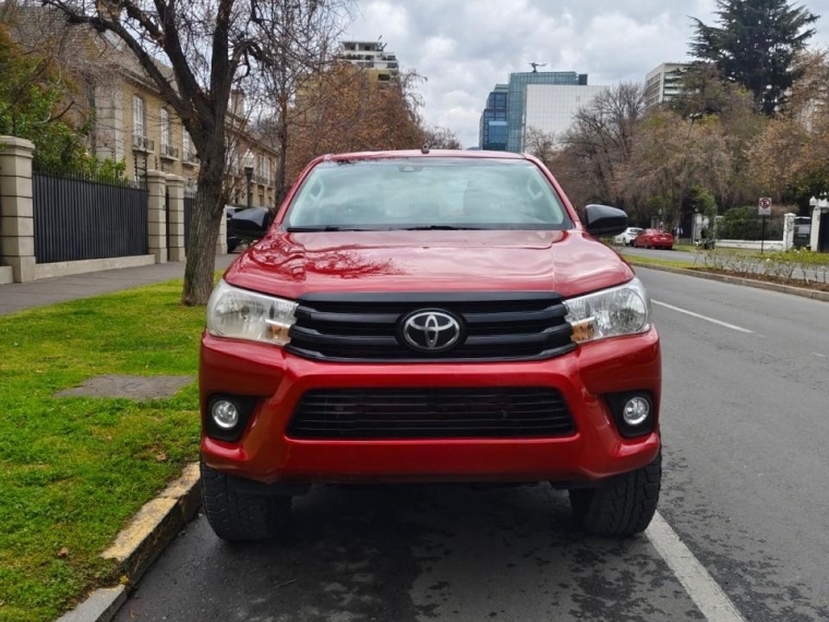 Toyota Hilux — foto 2 de 18
