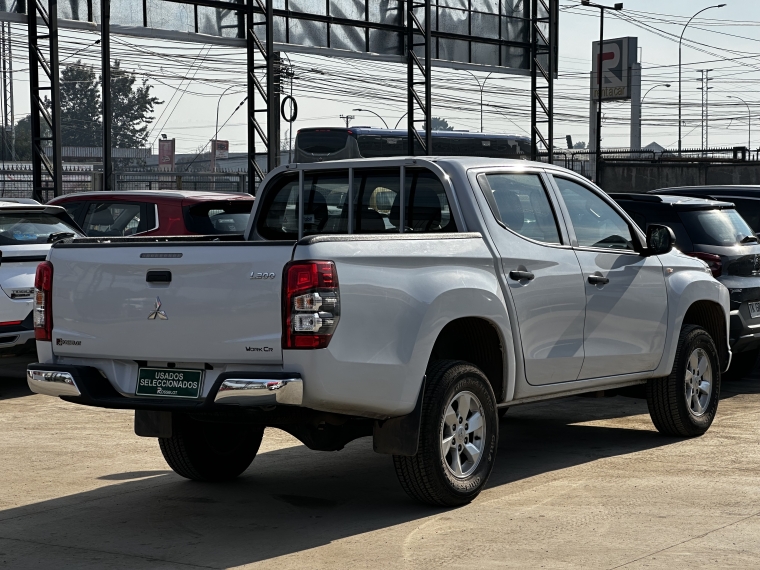 Mitsubishi L200 L200 D/c 2.4 Work Cr 4x2 Wf Doble Airbag Cc Mn 2023 Usado en Rosselot Usados