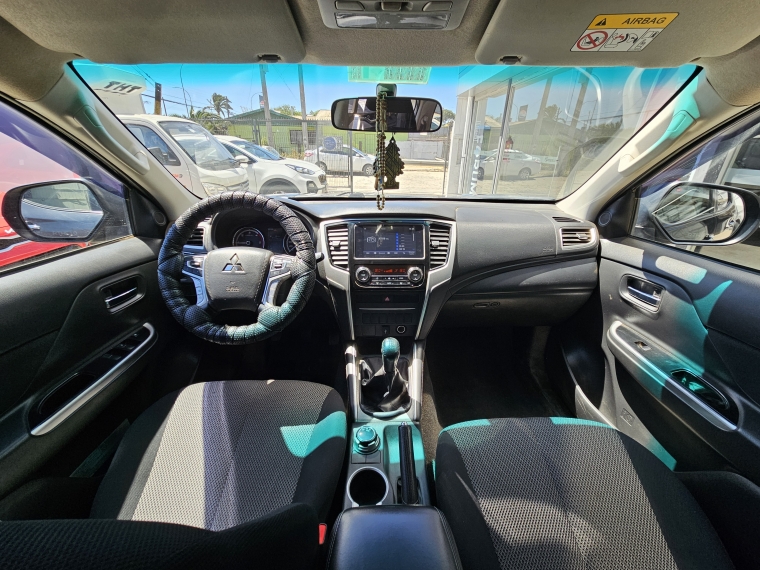 Mitsubishi L200 L200 D/c Dakar Crs Mt 2.4 4x4 2022 Usado en Rosselot Usados