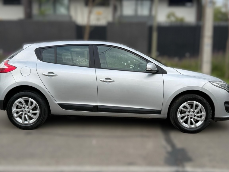 Renault Megane Dynamique Hb 2.0 At 2015 Usado en Automotriz Olea Flaño