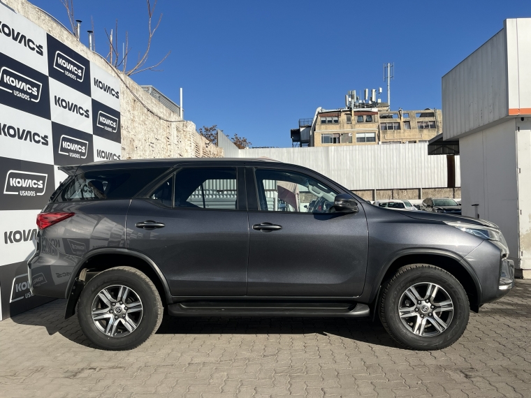 Toyota Fortuner 2.8 Sr5 Tdi Mt 4x4 Diesel 2023 Usado  Usado en Kovacs Usados