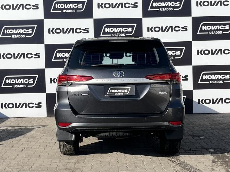 Toyota Fortuner 2.8 Sr5 Tdi Mt 4x4 Diesel 2023 Usado  Usado en Kovacs Usados