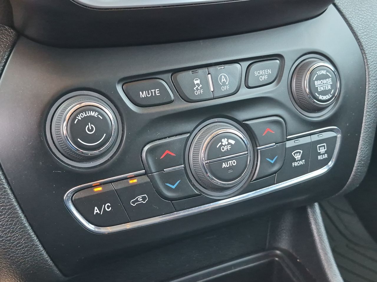 JEEP CHEROKEE CHEROKEE LONGITUDE 2.4 AUT - 2019