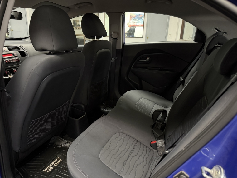 Kia Rio 5 Ub Ex 1.4l 6mt Ac 2013  Usado en Grass & Arueste