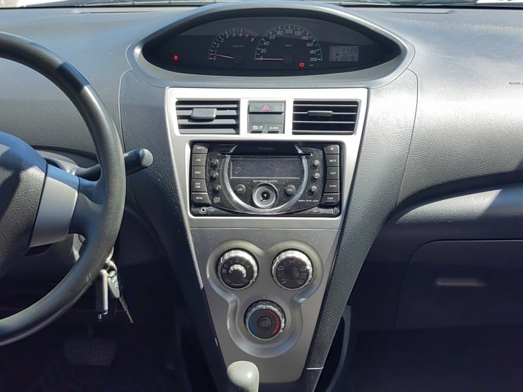 Toyota Yaris sedan Yaris 1.5 At 2012 Usado en Rosselot Usados