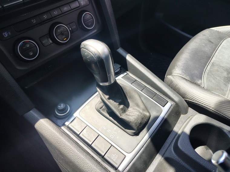 Volkswagen Amarok Amarok Highline 2.0 At 4motion Cuero 2019 Usado en Rosselot Usados