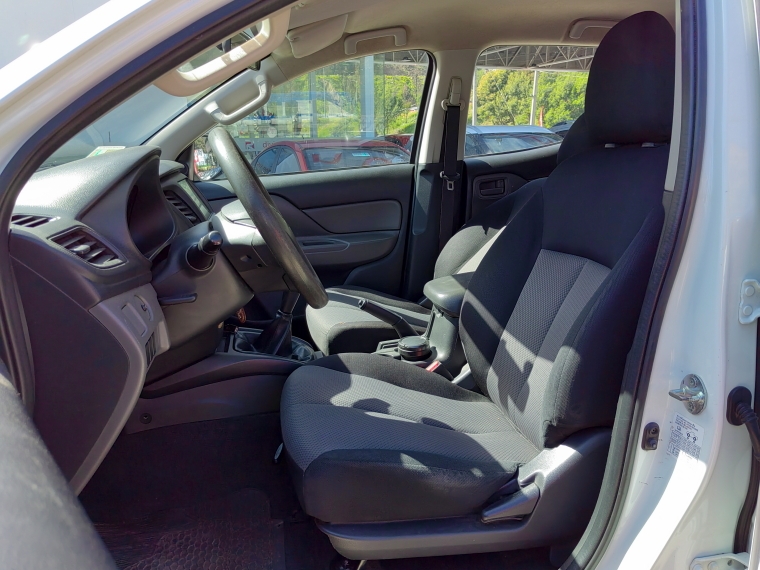Mitsubishi L200 L200 D/c 2.4 Work Cr 4x2 Wf 2019 Usado en Rosselot Usados