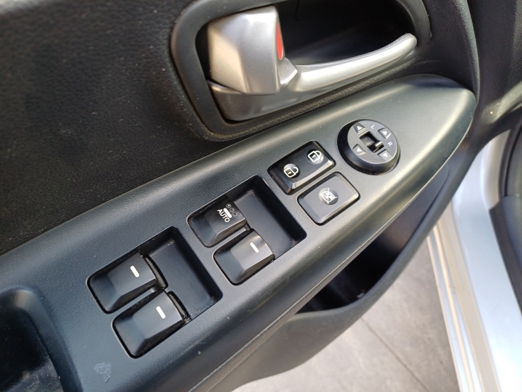 Kia Rio 5 Rio 5 Ex 1.4l 6mt Ac Ab Euro V - 1526 2015 Usado en Rosselot Usados