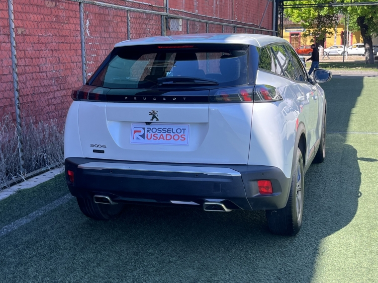 Peugeot 2008 — foto 5 de 22