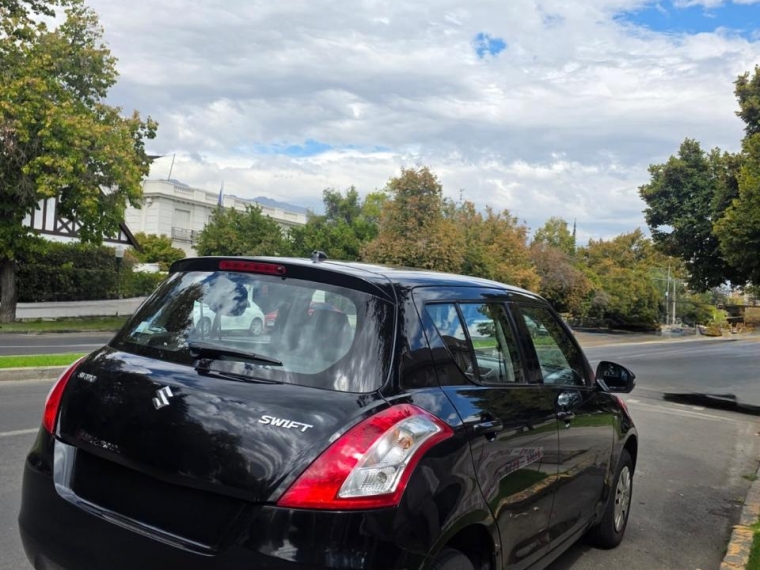 Suzuki Swift Gl 1.2 2015  Usado en Autos