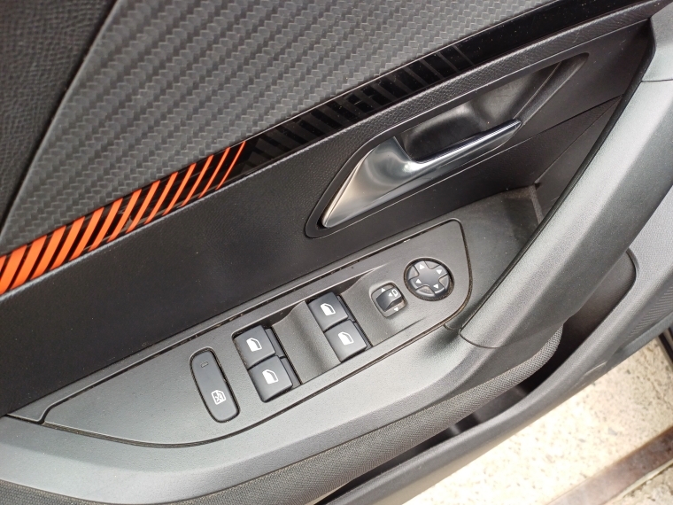 Peugeot 2008 2008 Active 1.2 2021 Usado en Rosselot Usados