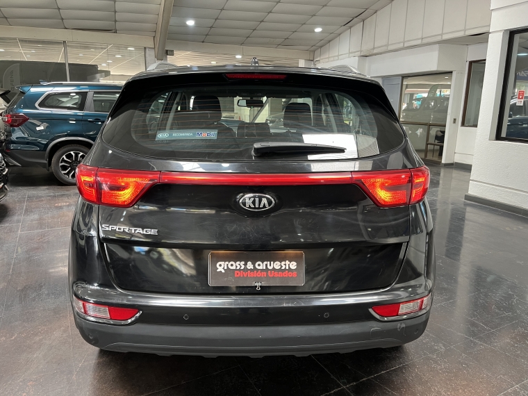 Kia Sportage Lx 2.0 Gsl 6mt 2wd 2017  Usado en Grass & Arueste Usados