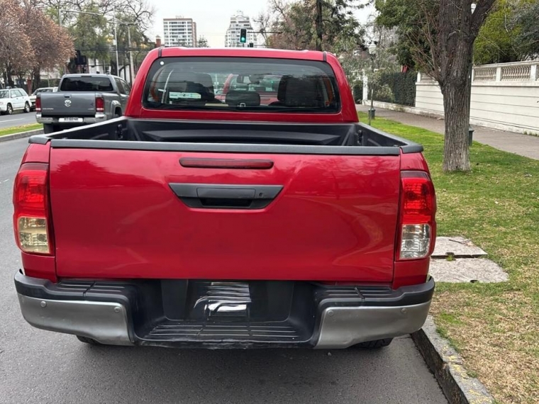 Toyota Hilux — foto 7 de 13