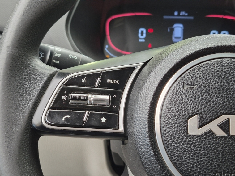 Kia Carens Carens Lx 1.5l 6mt 7p - 2222 2023 Usado en Rosselot Usados