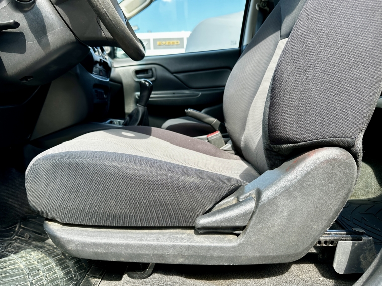 Mitsubishi L200 L200 D/c 2.4 Katana Cr 4x2 Mt Special Pack 2021 Usado en Rosselot Usados