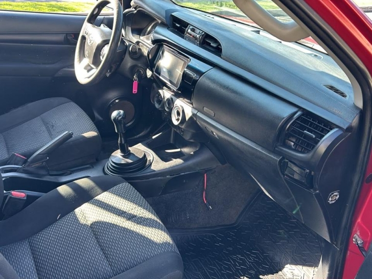 Toyota Hilux — foto 9 de 12