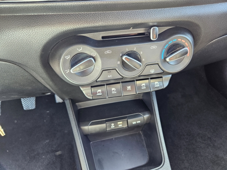KIA Soluto — foto 16 de 16