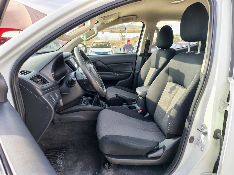 Mitsubishi L200 L200 D/c 2.4 Katana Crt 4x4 Special Pack 2023 Usado en Rosselot Usados