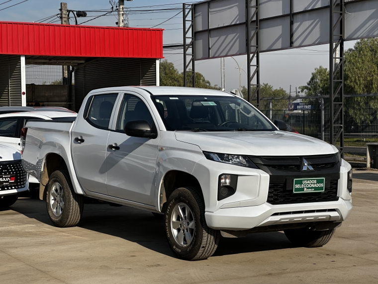 Mitsubishi L200 L200 D/c 2.4 Work Cr 4x2 Wf Doble Airbag Cc Mn 2023 Usado en Rosselot Usados