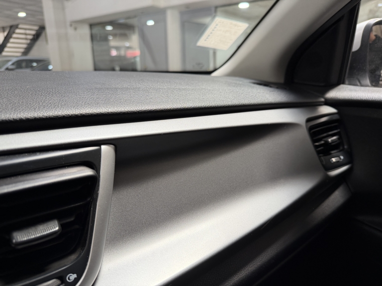 Kia Rio 5 Ex 1.4l 6mt Ac Abs 2023  Usado en Grass & Arueste